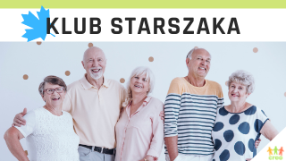 Grupa pięciu uśmiechniętych seniorów i seniorek. Napis Klub Starszaka.