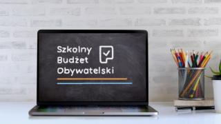 Ekran komputera. Napis: Szkolny Budżet Obywatelski